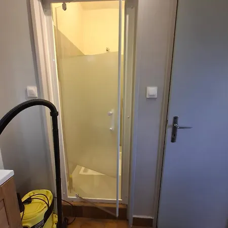 L'oeuf Ou La Poule, Parking Prive, Sur Domaine Viticole