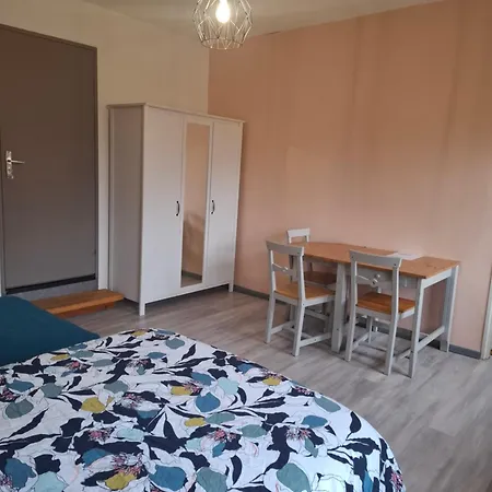 L'oeuf Ou La Poule, Parking Prive, Sur Domaine Viticole *